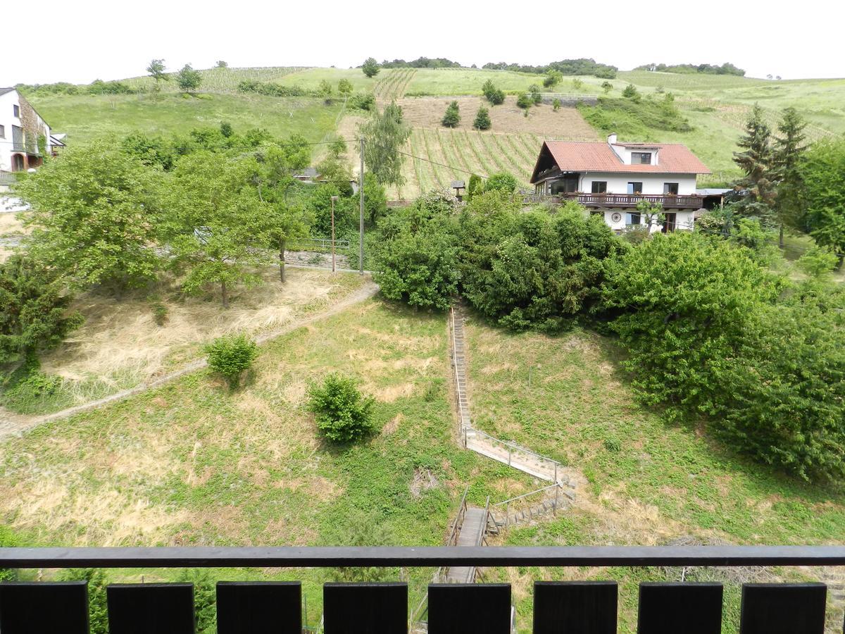 Weingut Stassen Hotel Oberheimbach Exterior photo